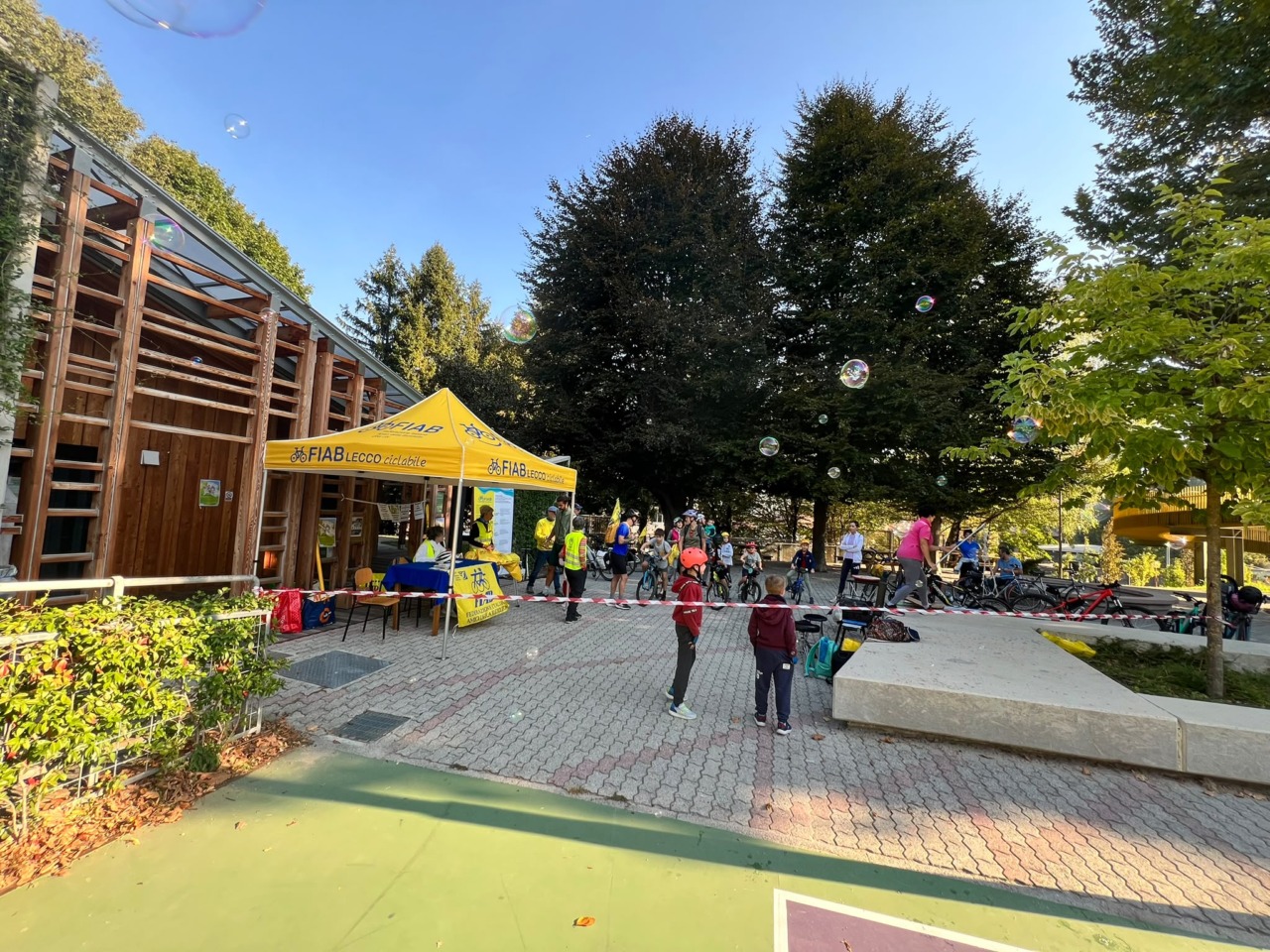 “Bimbimbici”, che successo! Una quarantina di ciclisti per “pedalare verso il futuro”