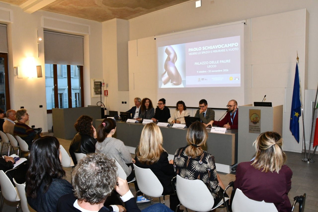 Paolo Schiavocampo, a Lecco la mostra che esplora lo spazio e il vuoto