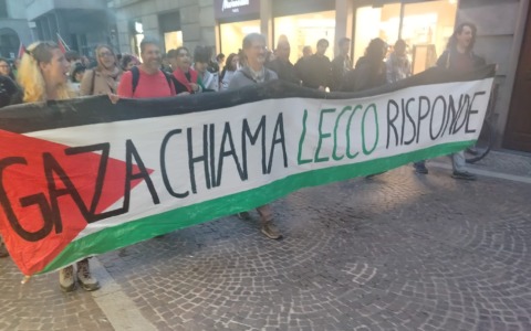 Lecco, 150 in corteo per la Palestina dopo lo stop del 7 ottobre