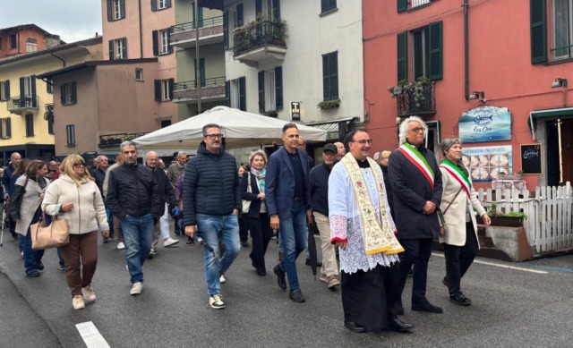 La comunità dà il benvenuto al nuovo parroco don Luca Rognone