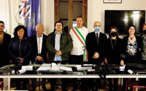Elezioni, il vicesindaco Mauro Gumina lancia un sondaggio sul gradimento della Giunta e scoppia la polemica