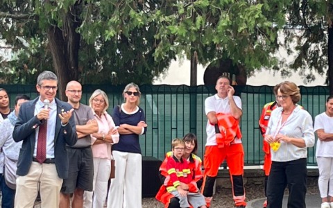Pescarenico ha un cuore generoso: dalla raccolta della scuola arriva un nuovo defibrillatore
