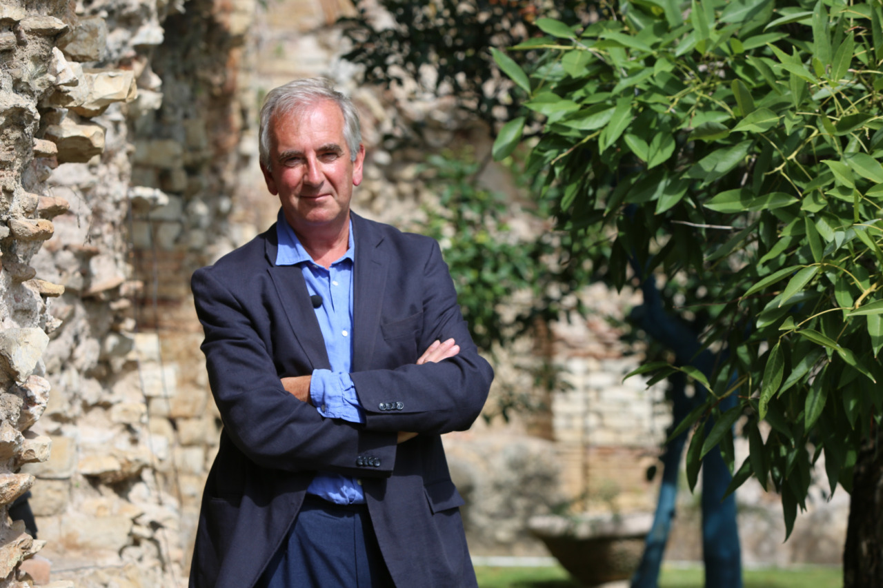 Robert Harris porta a Lecco la grande narrativa internazionale: a lui il Premio Manzoni alla Carriera 2026