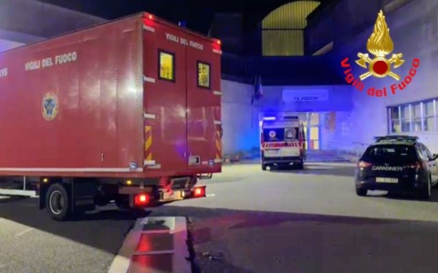 Spray al peperoncino a scuola, donna resta intossicata